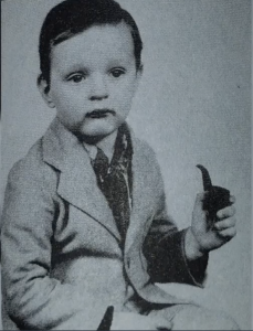 2 Year Old Alan Alda With His Pipe